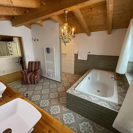 Lindennest - Romantic Lime Loft Apartment